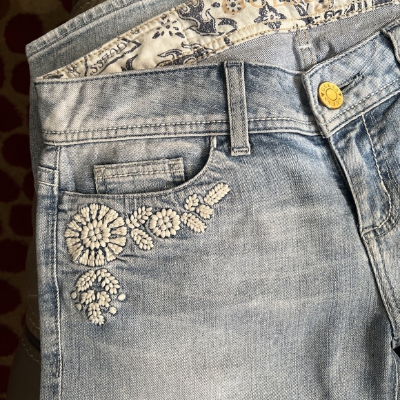 Guess Jeans Stretch Cropped Capris Embroidered Size 30 - Picture 2 of 7